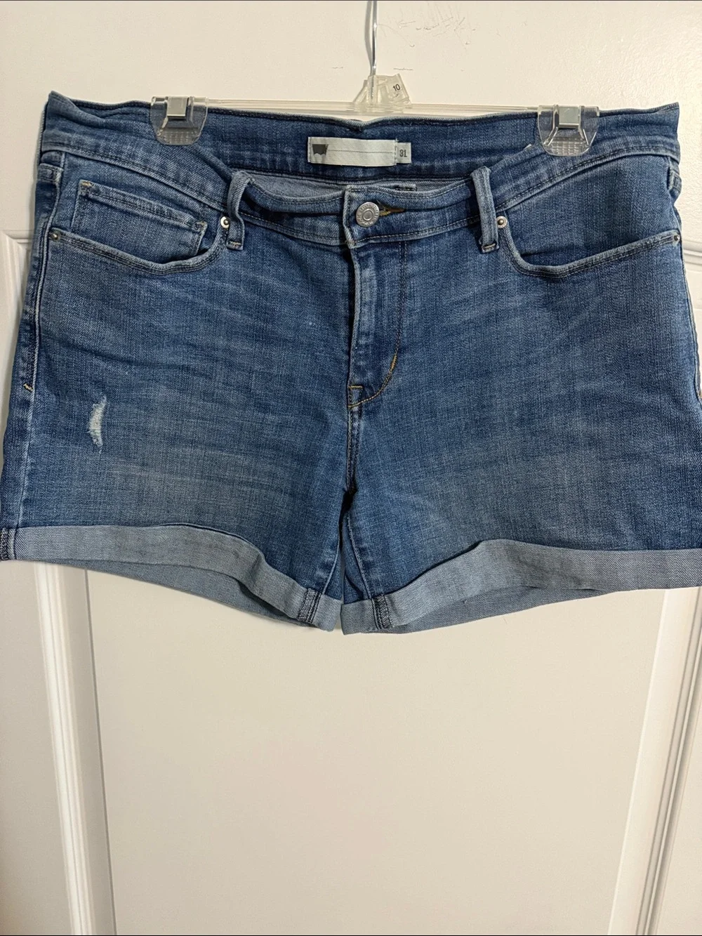 Levi's Medium Blue Denim Cuffed Women’s Shorts - Picture 1 of 3